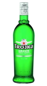 VODKA TROJKA ΜΗΛΟ 0,7 LIT